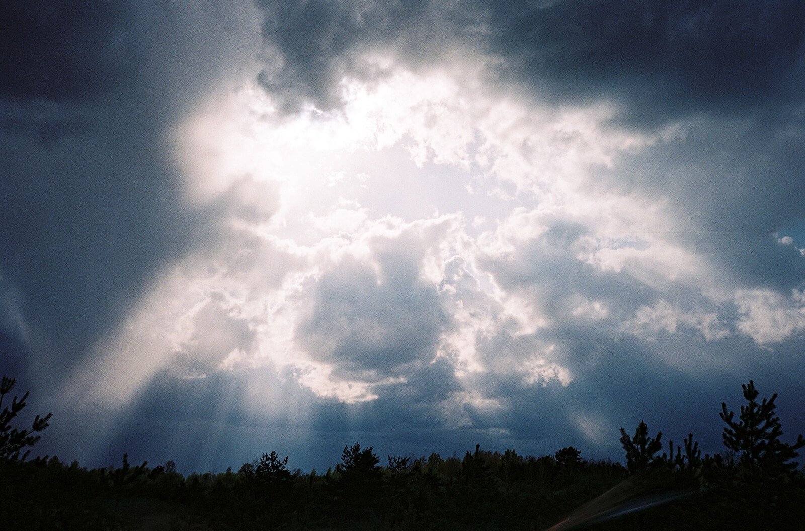 My_boyfriend_is_an_alien-Nazarova_Daria-yogurt_magazine-023