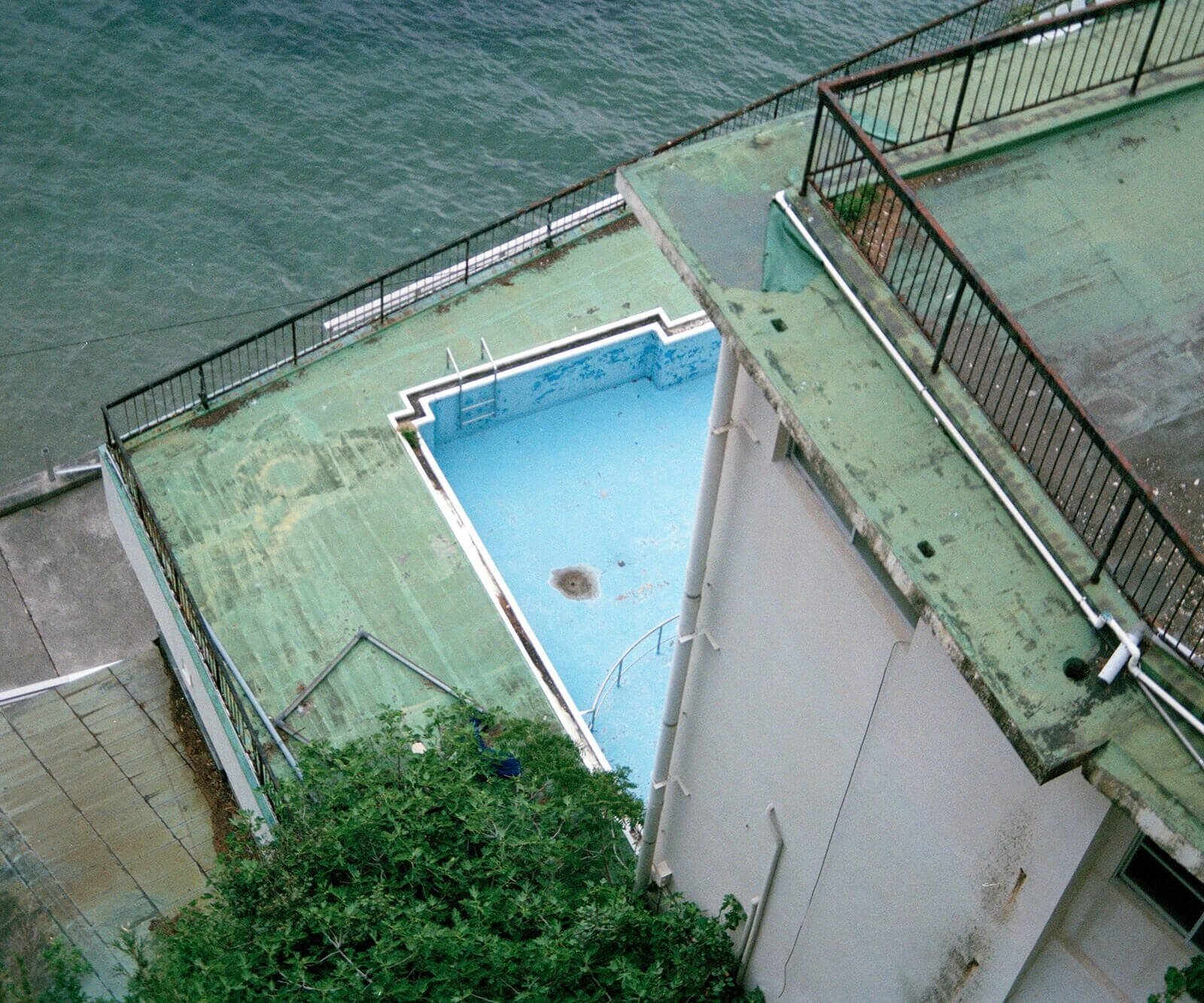 Siouzie-Albiach_On-the-edge_Yogurt-magazine-07