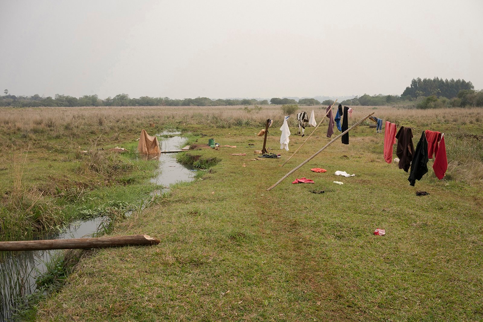 A settelment of guaraní indians. The question of indigeneous people's presence when first migrants arrived is complex and controversal, since until today not all the migrants recognize they've been living in those lands from long time before their arrival. Now guarani communities still live in this area in a semi nomadic way.