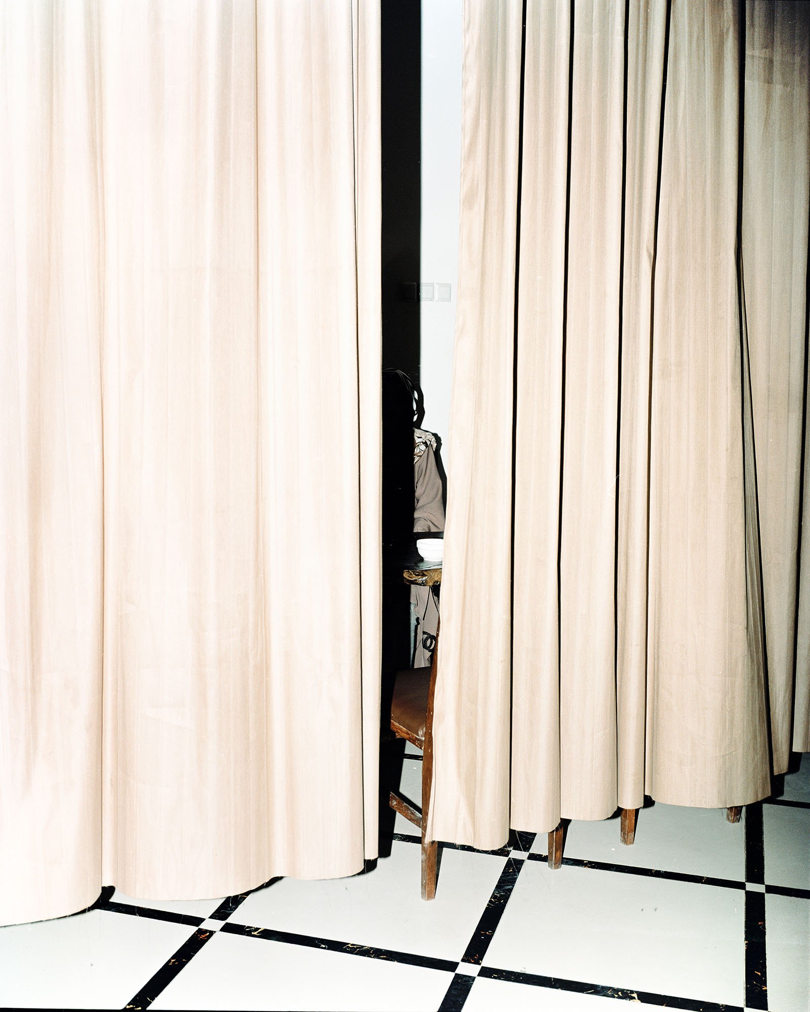 Staring_into_the_Abyss_HashemShakeri_yogurtmagazine_13